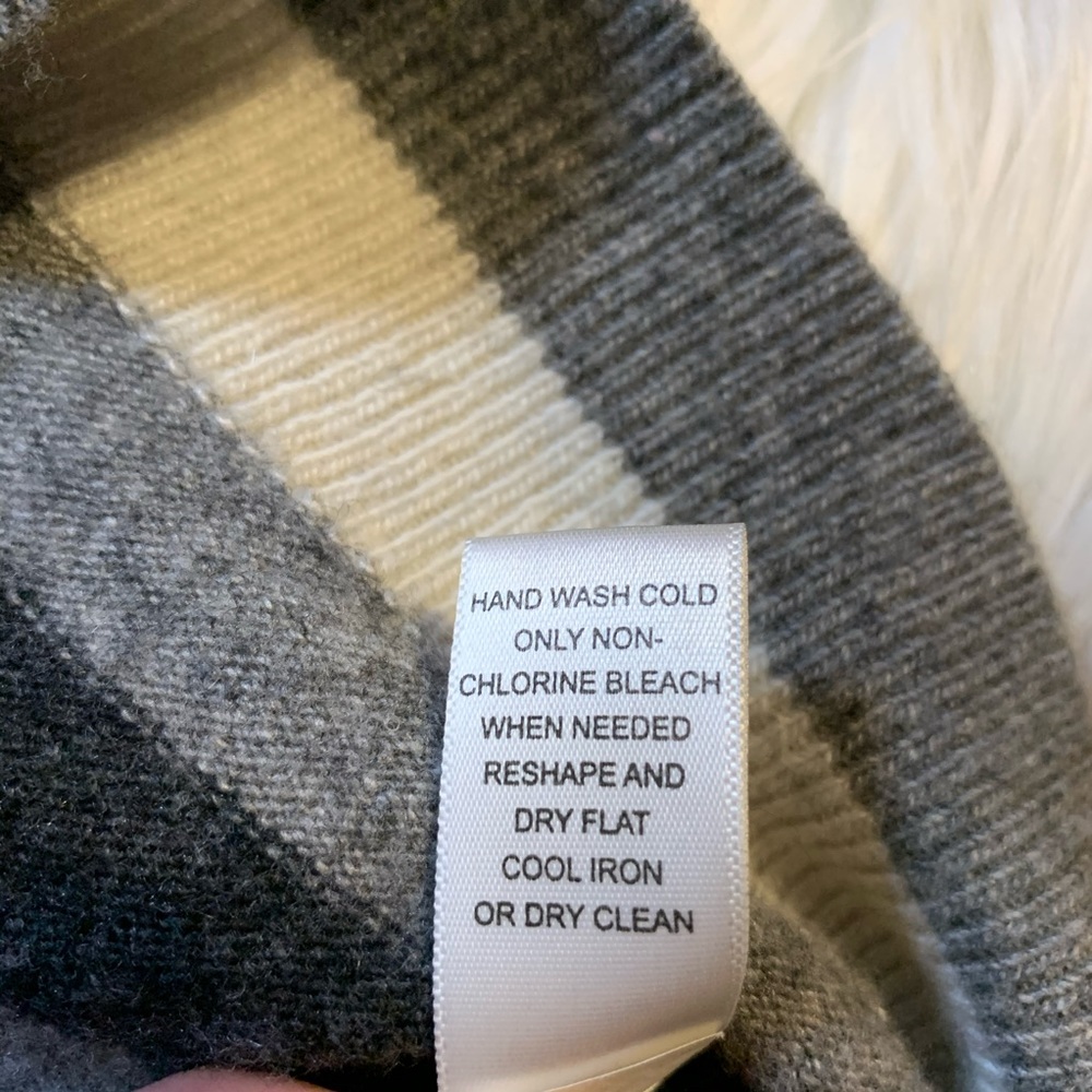 ❤️SOLD Banana Republic wool cashmere sweater - Picture 6 of 7